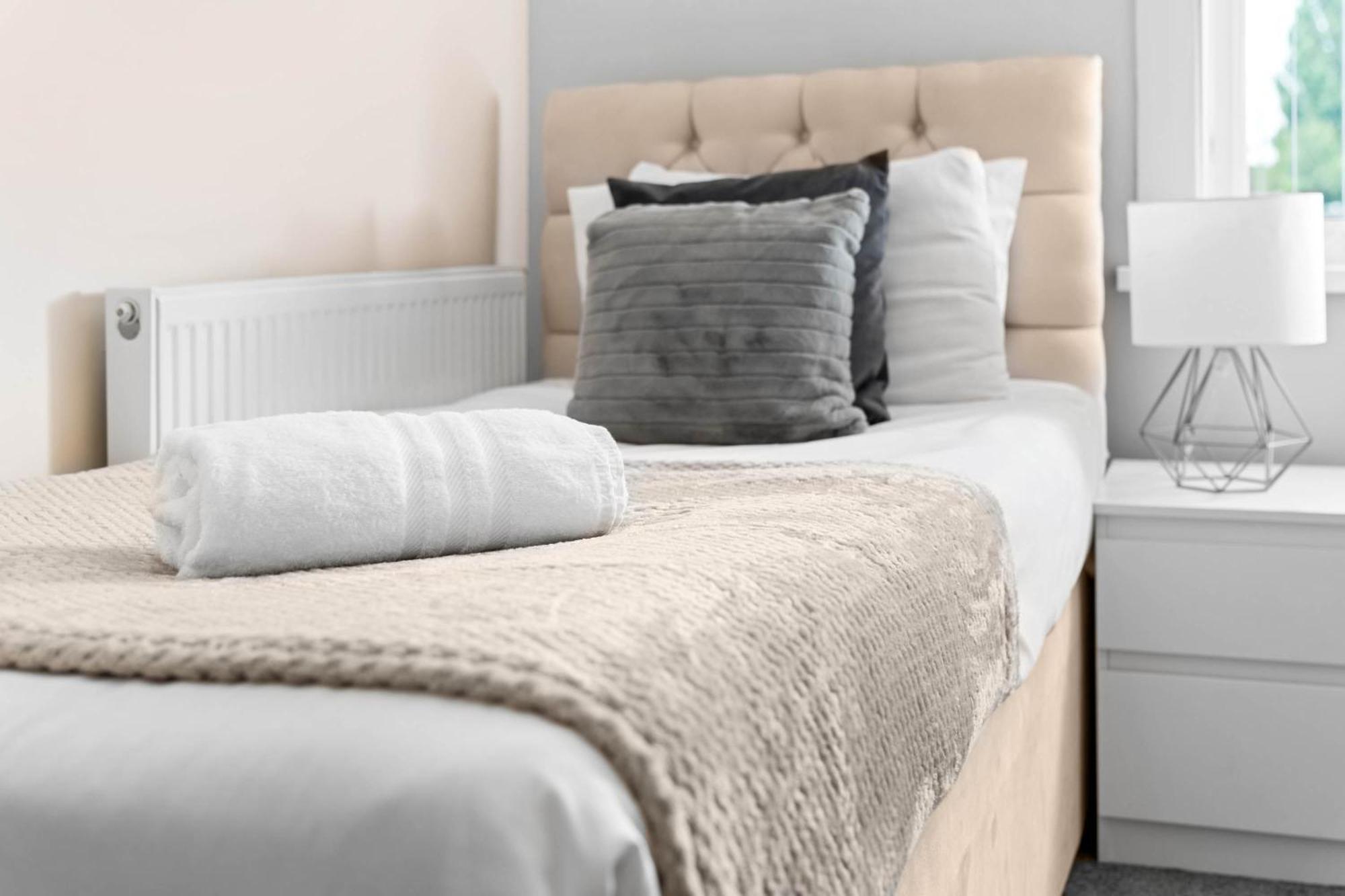 Two Bedroom Apartment - Single Beds - Accommodates 3 - Street Parking - Top Rated -Wbb West Bromwich Eksteriør bilde